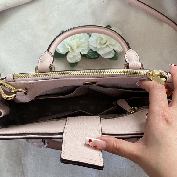 Michael Kors, pink Crossbody Purse - Picture 4 of 5